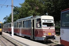 8373_01 Zwei Garnituren wurden 1996 zu einer Überlandstraßenbahn umgebaut, so fiel z.B. die mittlere Türe weg. Two trainsets were modified in 1996 to a suburban...