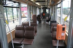 4012 78 Sitz- und 180 Stehplätze bietet diese Straßenbahn. There are 78 seats at this tram for a total of 258 passengers.
