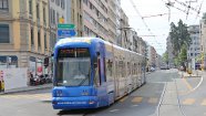 8548_90 In Genf sind eine Menge Straßenbahnen mit Komplettwerbung unterwegs. In Geneva a lot of trams have full advertising colour schemes.