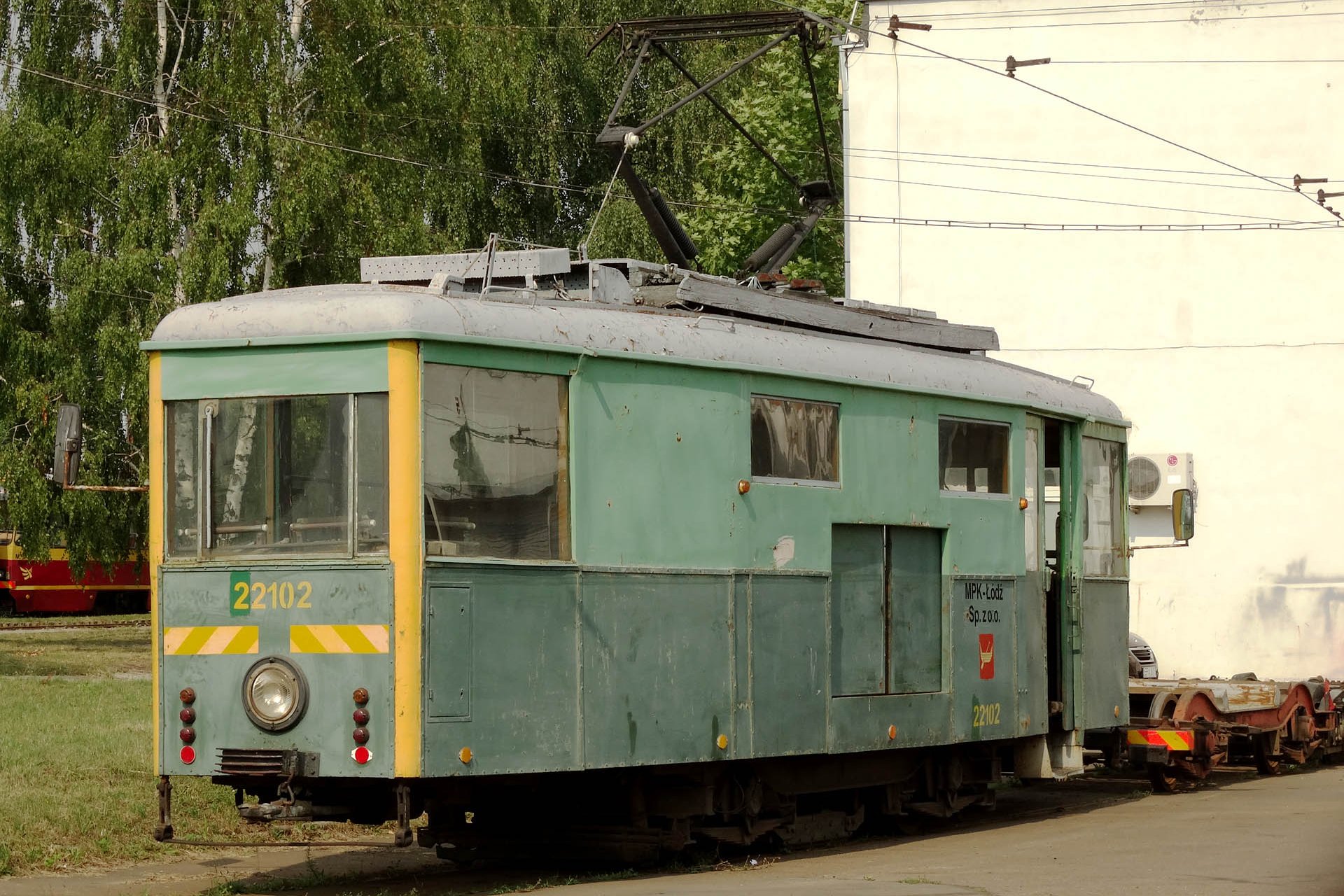 Konstal 2N 22102 Gebaut 1954 begann er mit der Nummer 113, ehe er 1979 Arbeitstriebwagen wurde. Built in 1954 it started as 113, in 1979 this tram became a working vehicle.