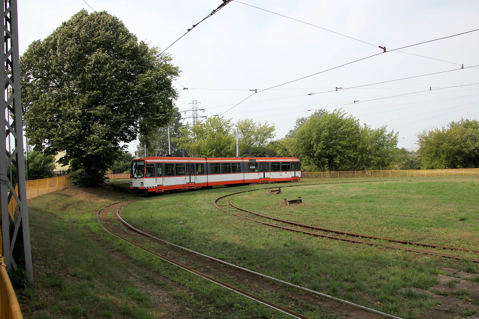 M8C 531 ex Bielefeld 2017 fahren wieder die Linen 1 und 7 hier, aber 2015 war hier die Linie Z1 unterwegs - Dworzec Łódź - Chojny. IN 2017 lines 1 and 7 run here again. In 2015 line Z1 ran here - Dworzec Łódź - Chojny