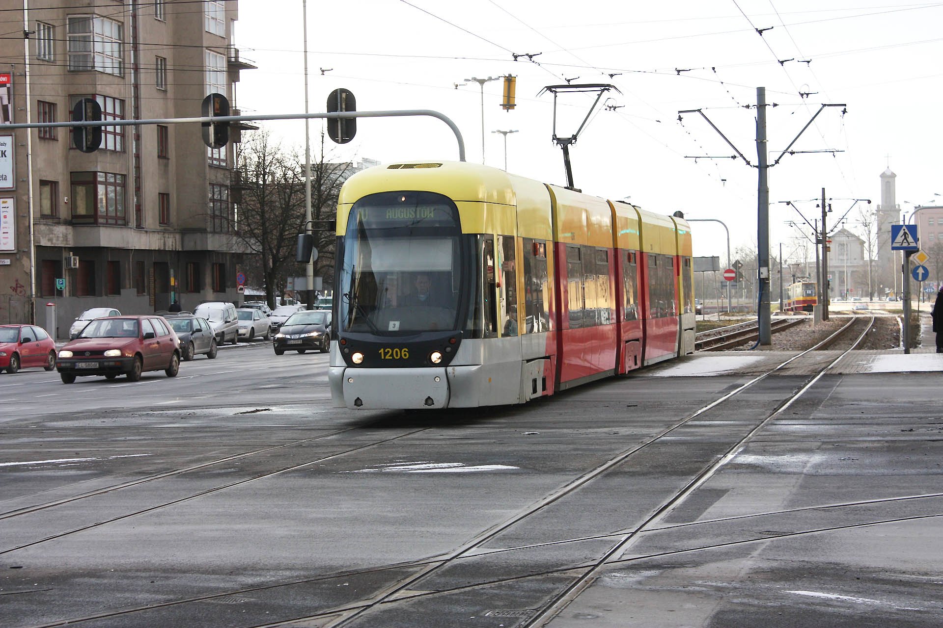 Cityrunner 1206 Seit 2002 fahren auch Niederflurstraßenbahnen in Łódź. Since 2002 also low floor trams are in service in Łódź.