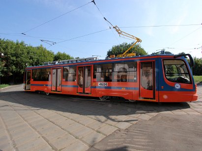 KTM-23 Die niederflurige Straßenbahn, seit Juni 2013 im Einsatz. The low-floor tram in service since June 2013.