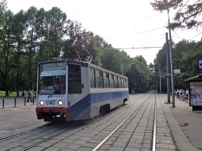 KTM-8 Ein Vierachser der zwischen 1990 und 1994 zur Auslieferung kam. A four-axle tram which was delivered between 1990 and...
