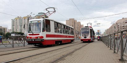 LM-99 Die LM-99 sind die am weitesten verbreiteten Vierachser in St. Petersburg. LM-99 are the most seen four-axle trams in...