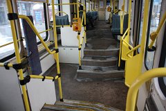 Konstal 112N 3001 Er hat einen 24%-igen Niederfluranteil. There are 24% of the tram low floor.