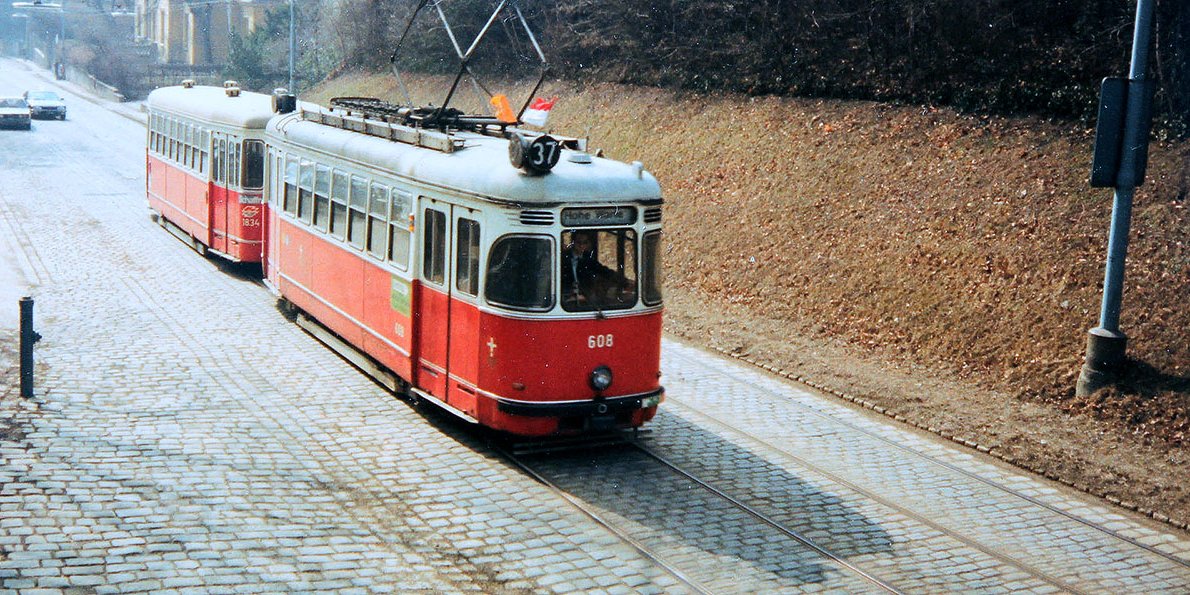 L4 Komplett neue Zweiachs-Straßenbahnen aus den 1960ern. Complete new two axle trams from the 1960s.