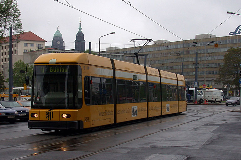 NGT6DD-ER low floor tram