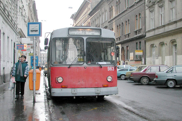 trolley bus 963