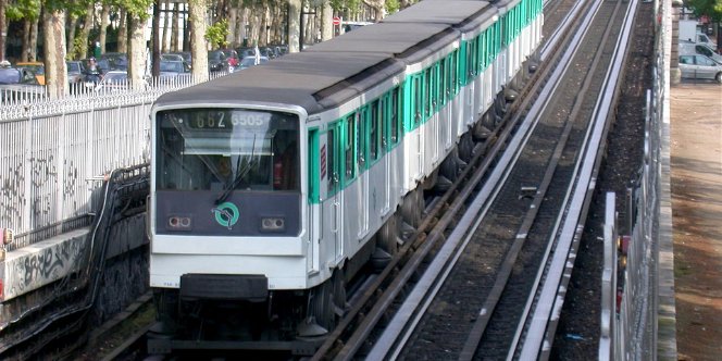 M6 Die Linie 6 verkehrt zwischen Charles de Gaulle - Étoile (Triumphbogen) und Nation. Sie ist 13,7 km lang, 6,1 km...