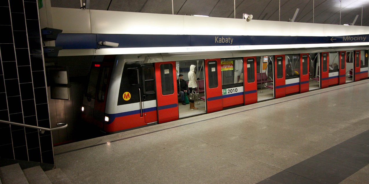 U-Bahnlinie underground line M1 Die Linie 1 ist zwischen den Stationen Kabaty und Młociny unterwegs und seit 1995 in Betrieb. Line 1 runs between Kabaty...