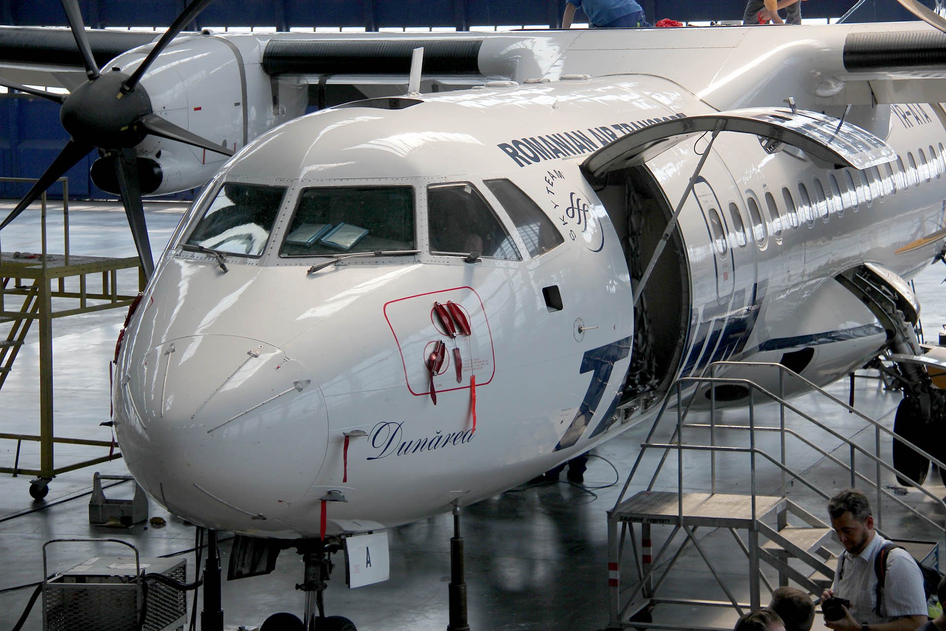 ATR42-500 YR-ATA 