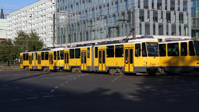 KT4Dt Diese Straßenbahnen sind seit Juli 2014 in Berlin nicht mehr im Einsatz. These trams were withdrawn from service in July...