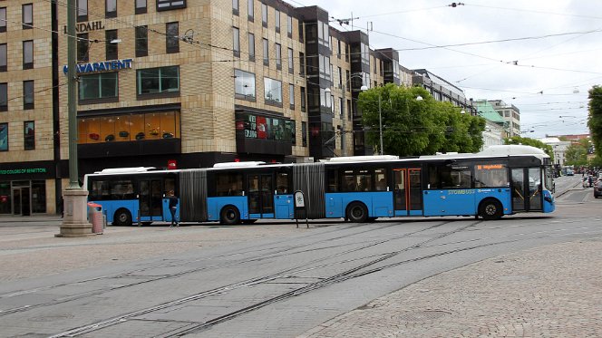 Bus Die Doppelgelenkbusse in Göteborg sind echte Blickfänge. The bi-articulated buses are real eye catchers.