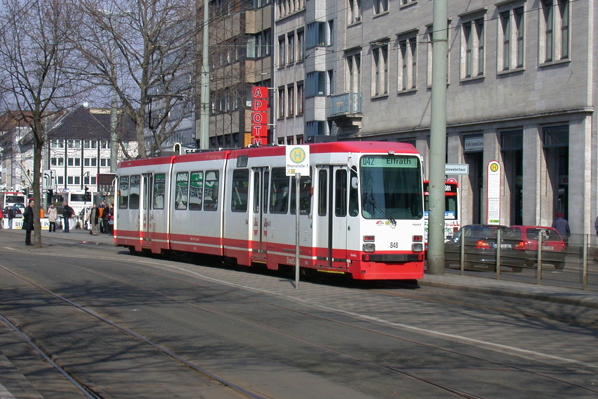 M8C 848 Die M8C kommen auf den Linien 042 und 043 zum Einsatz. Trams of type M8C are in service on lines 042 and 043.