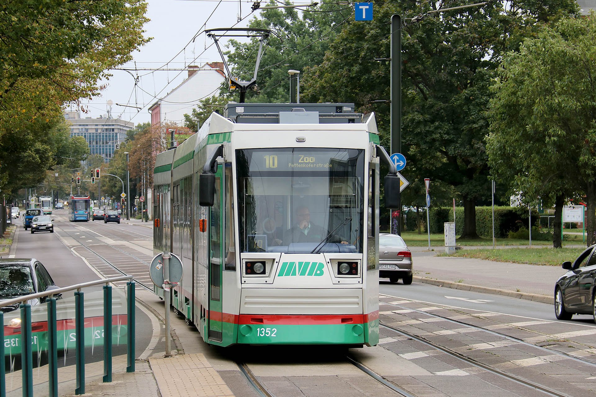 NGT8D 1352 1326–1372 baute Bombardier in Bautzen. Bombardier Bautzen built trams 1326-1372.