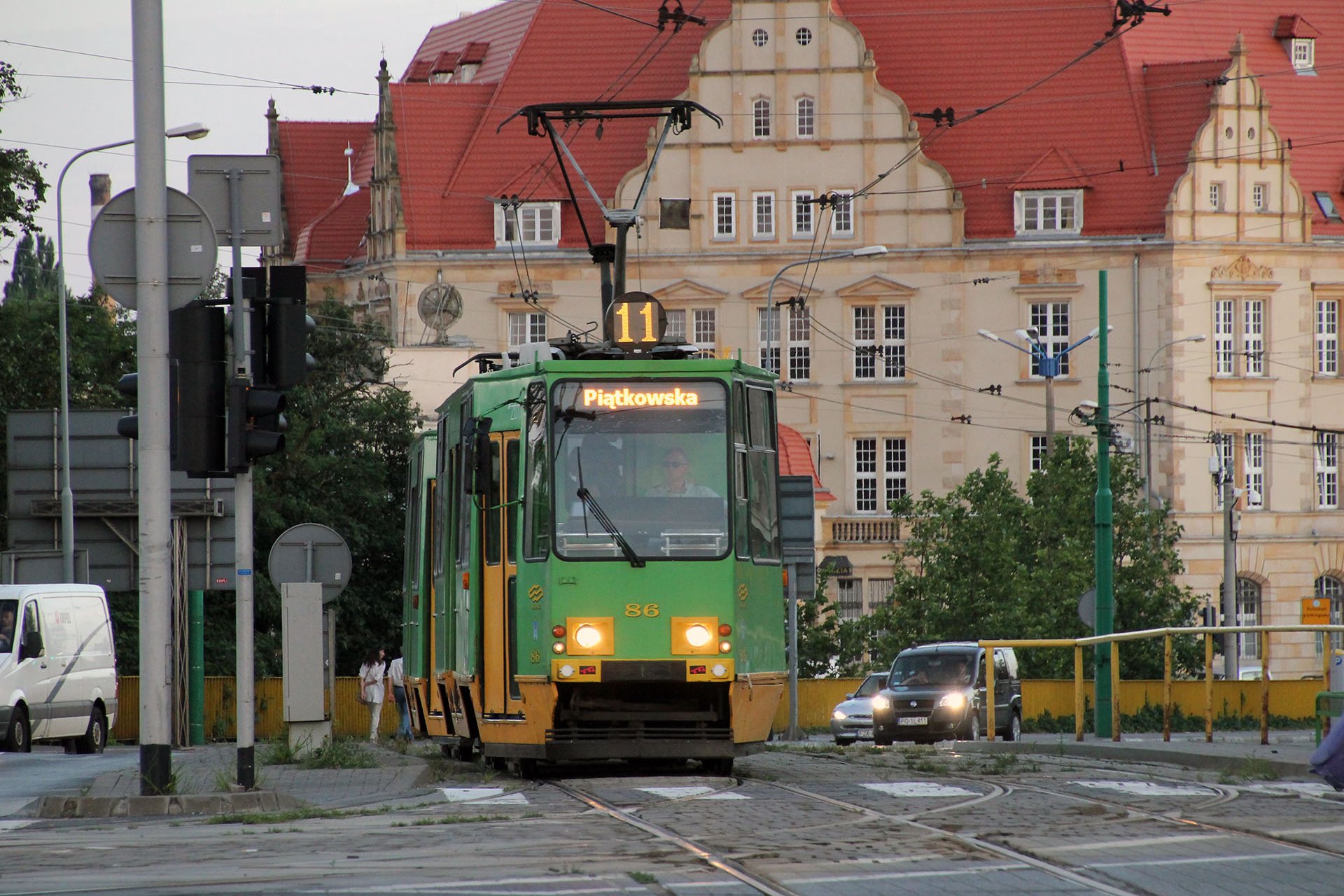 Konstal 105Na 86 Der polnische Standardtyp aus den 1970er Jahren ist auch in Posen im Einsatz. The polish standard tram from the 1970s is also in Poznan in service.