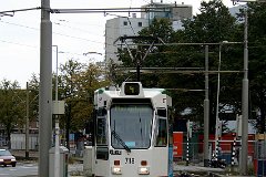 RET 718 Die 50 Straßenbahnen der Type 701 wurden zwischen 1981 und 1985 geliefert. The 50 trams of type 701 were delivered between 1981 and 1985.