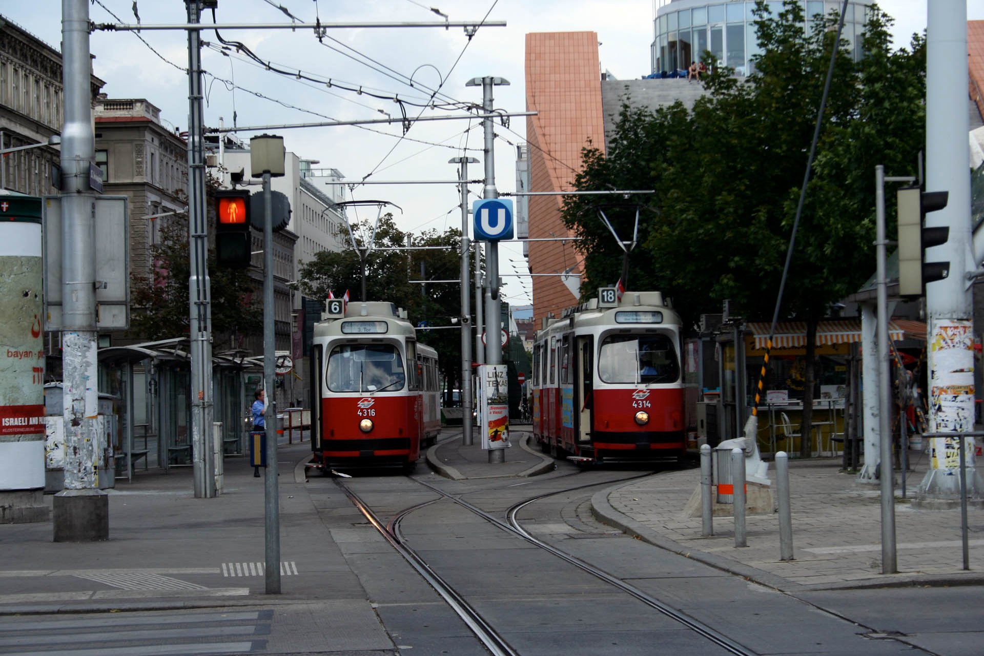 E2 4314 E2 4316 2008: E2 mit Brosebändern 2008: type E2 tram with analog displays