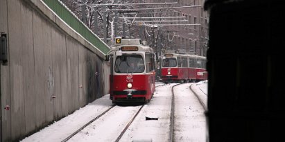 Typ E2 Sie sind die letzte Hochflur-Straßenbahntriebwagenserie Wiens. Diese Bilderserie ist nach Fahrzeugnummern geordnet. They...