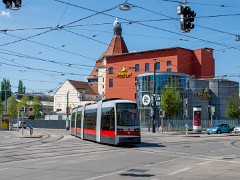 9118_126 Die wichtigen Dinge des Lebens. The important things of life. (tram and brewery)