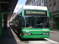8162_63 Die 12 Neoplan-Niederflurgelenk-O-Busse wurden 1995 beschafft. The 12 low floor articulated trolley bus are in service since 1995.