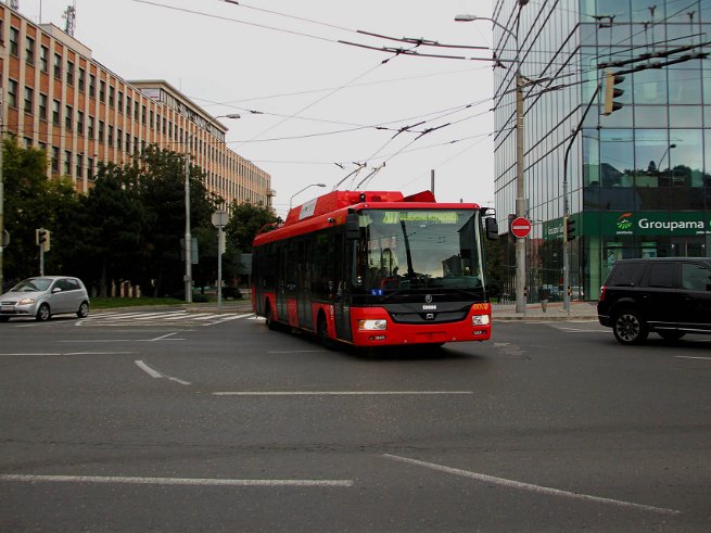 Škoda 30Tr & 31Tr Seit Juni 2014 wird mit diesen niederflurigen und klimatisierten Bussen der Generationenwechsel vollzogen. Since June...