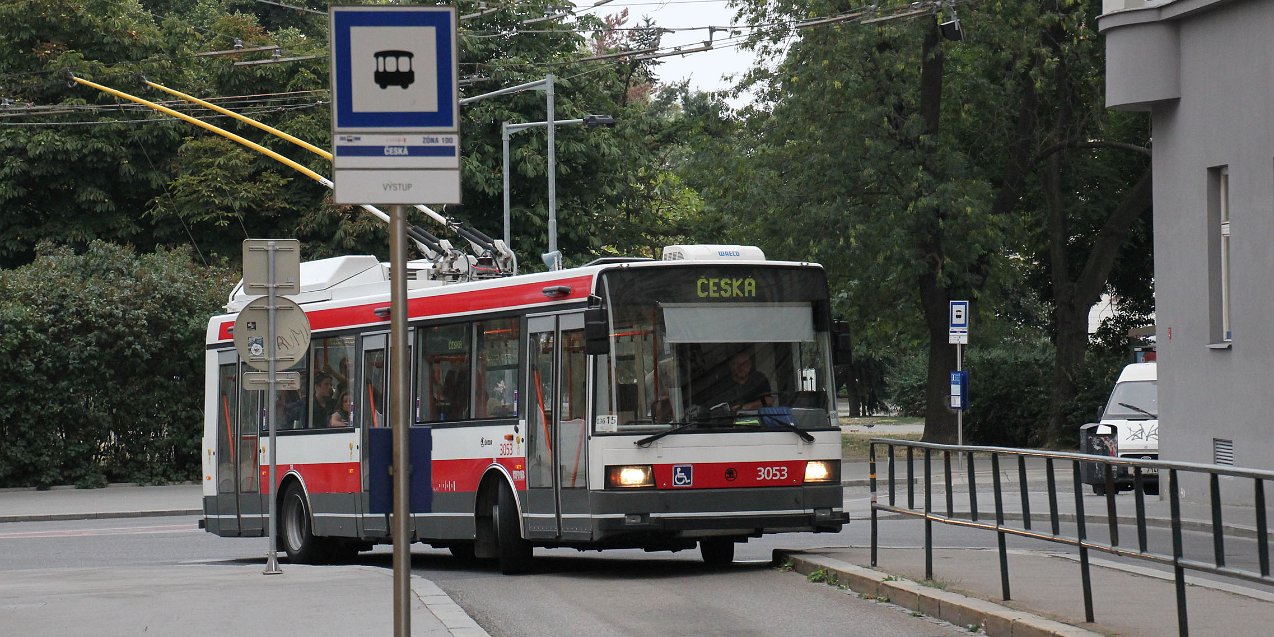 Niederflur O-Busse low floor trolley buses 1999 begann bei den Brünner O-Bussen das Niederflurzeitalter. Mittlerweilen sind vier verschiedene Typen davon im...
