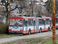 Skoda 15Tr 1002 April 2018, ein abgestellter O-Bus im Betriebshof Bardejovska. April 2018, a parked trolleybus at Bardejovska depot.