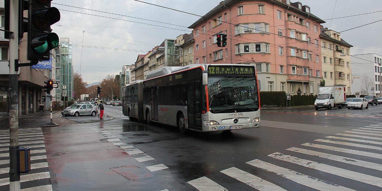 Bus 2007 bis 2012 erfolgte die Umstellung der Busflotte auf erdgasbetriebene Mercedes Citaro Busse. Starting in 2007 (and...