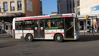 Midibus Midibusse ergänzen das große Busnetz. Complementing the huge bus network: midi buses.