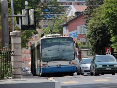 8553_66 Auf der Linie von Vevey - Montreux - Villeneuve kommen 13 Gelenk-O-Busse der Type vanHool AG300T zum Einsatz. There are 13 articulated trolleybuses of type...