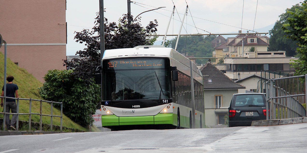 O-Bus trolley Das O-Busnetz hat eine Länge von fast 26 km und umfasst vier Linien. The trolleybus network has a total length of almost...