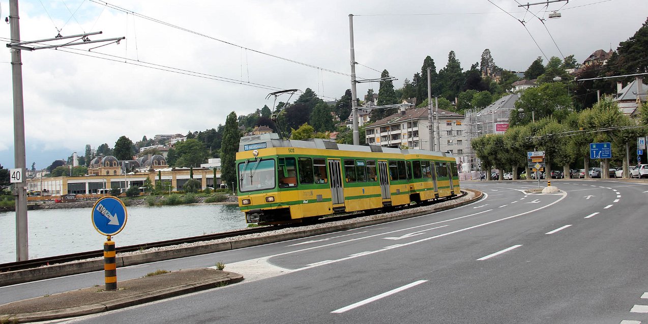 Straßenbahn tram Mit der Überlandstrecke nach Boudry gibt es sogar eine Straßenbahn. With the LRV line to Boudry there is also a tram.