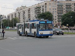 8569_99 11 Busse der Gelenkbusvariante VMZ 6215 wuerden nach St. Petersburg geliefert.