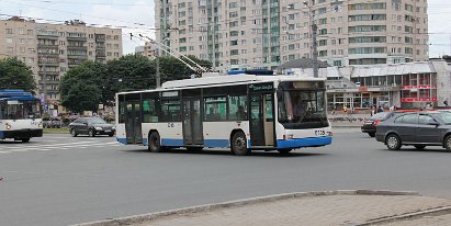 VMZ 5298-01 (Nf) DIese niederflurigen Busse fallen durch ihre unterschiedlichen Aufbauten auf. These low floor buses have different...