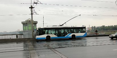 VMZ 5298-01-50 Moderne Aufbauten auf zeitgemäßen Bussen. Modern bodies on a low-floor chassis.