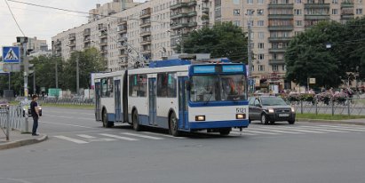 VMZ 6215 Gerade einmal elf dieser Busse haben den Weg nach St. Petersburg gefunden. Only some eleven articulated buses of this...
