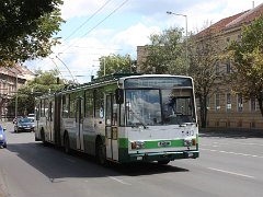 Škoda 15Tr T-613 Dieser Bus, Baujahr 1990, wurde 2016 ausgescheiden. This trolley bus, built in 1990 was waithdrawn from service in 2016.