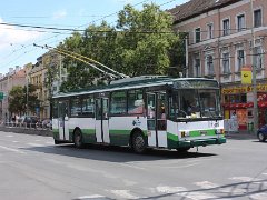 Škoda 14TrR T-709 Ein Škoda 14TrR Normal-O-Bus. A Škoda 14TrR standard trolley bus.