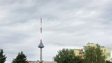 9137_239 Der genannte Halt mit dem 326,5 m hohen Fernsehturm im Hintergrund. The mentioned stop with the 326.5 metre high television tower in the background.