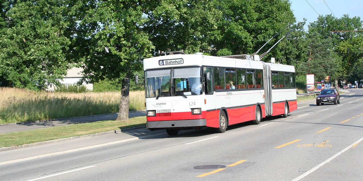 Bilder pics 2003-06 2003 konnten noch die alten Saurer Busse bewundert werden, doch die neue Generation der Solaris Trollino war schon bald...