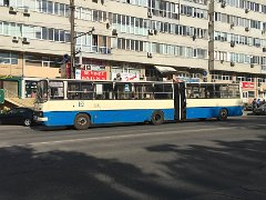 Ikarus 280 Auch ein Ikarus 280 Gelenkbus (Bj. 1997) hat sich vor der Linse gezeigt. Also an articulated bus Ikarus 280 from 1997 was seen.