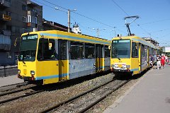 8371_80 Dazu kamen dann 2006 noch neun M8S Straßenbahnen. Additionally some nine M8S trams came to Arad in 2006.