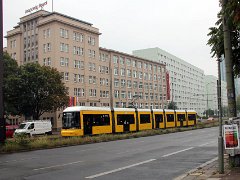 F8Z 9006 Im Jahre 2013 startete dann die Serienauslieferung der 47 Fahrzeuge. In 2013 the series delivery of 47 trams that type started.