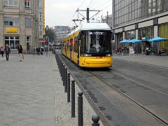 F8Z 9011 Diese Straßenbahn bietet 72 Sitz und 173 Stehplätze. The crushload is 245, with 72 seats in this tramway.