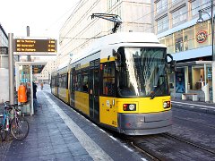GT6N-Z 2022 Die Endstelle der Linie M2 am Alexanderplatz. The final stop of line M2 at Alexanderplatz.
