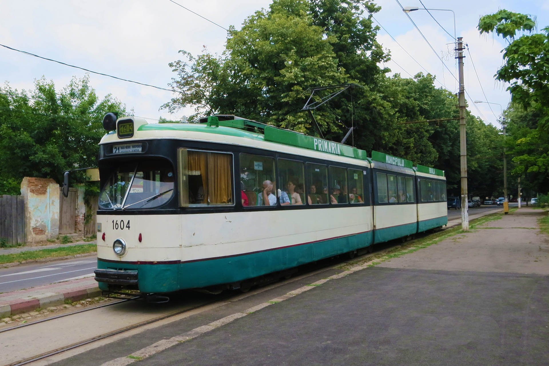 8805_57 In Braila fahren sie seit 2005 10 der ursprünglich 35 Fahrzeuge. Of the series of 35 trams some 10 came to Braila in 2005.