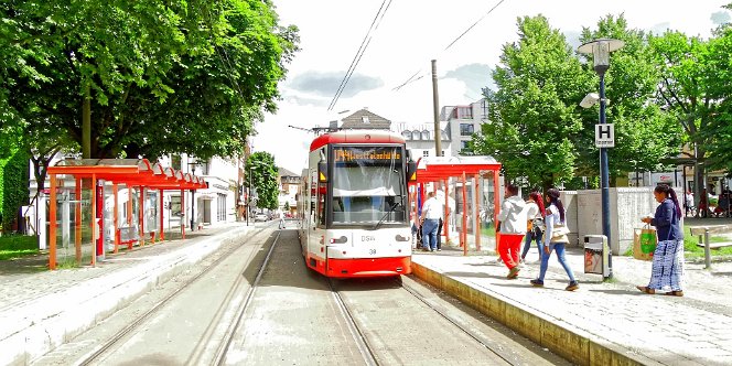 Straßenbahnen - trams Die Straßenbahnflotte besteht aus 43 NGT8 (Bombardier Flexity) die auf den Linien U43 und U44 zum Einsatz kommen. The...