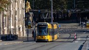 9138_734_Dresden_Strassenbahn Umleitung über die Augustusbrücke. Diversion via Augustusbrücke.